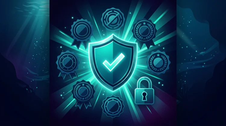 Illustration: Schild mit Haken, SSL und Zertifizierungssiegeln in T&uuml;rkis auf Tiefsee-Hintergrund.